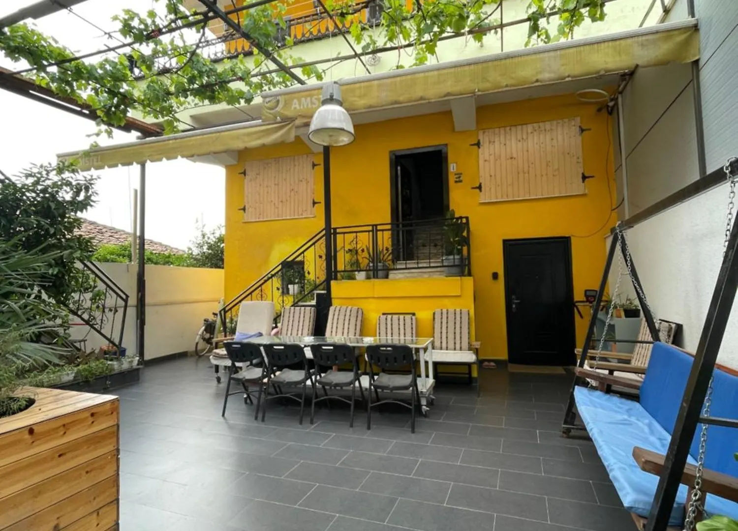 Cozy Big Apartment With Balcony Tirana