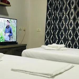 Proper House Iva Tirana